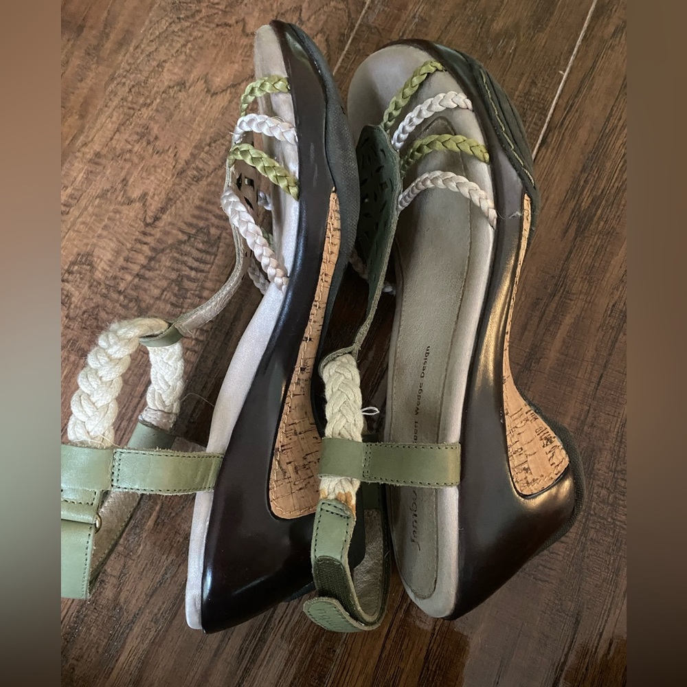 Jambu Sporty Petal Wedge Sandals. - Picture 5 of 9